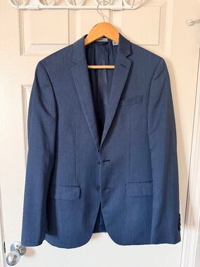 DKNY Modern Fit Wool Suit – 36R Jacket / 29R Pants – 100% Wool